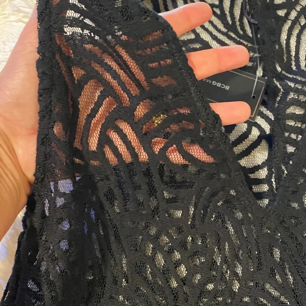 BCBGMaxAzria Black Patterned Lace Top. NWT size Medium. - Picture 4 of 10